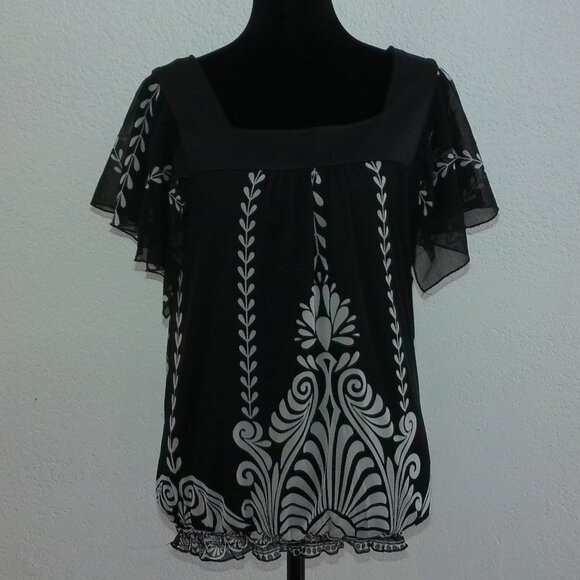 Black and White Floral Short Sleeve Top - Picture 1 of 9